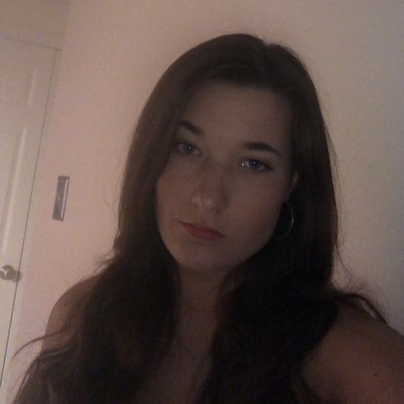 Meet your Posher, Alexis - Picture 1 of 1